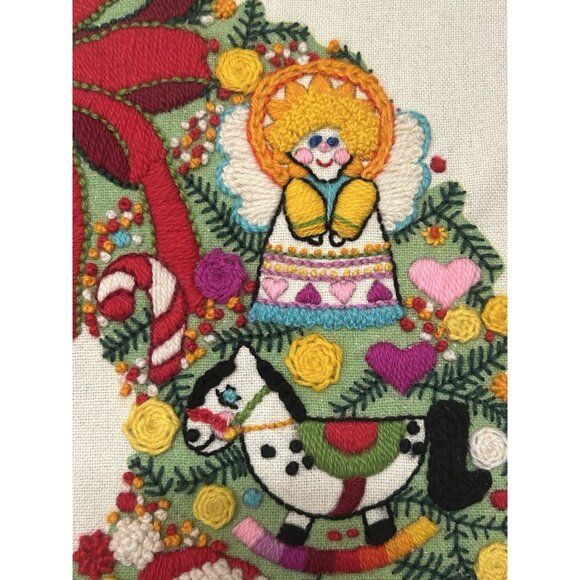 Vtg 70s Crewel Embroidery Christmas Wreath Fantasy Sunset Completed 16" Framed - Picture 6 of 12